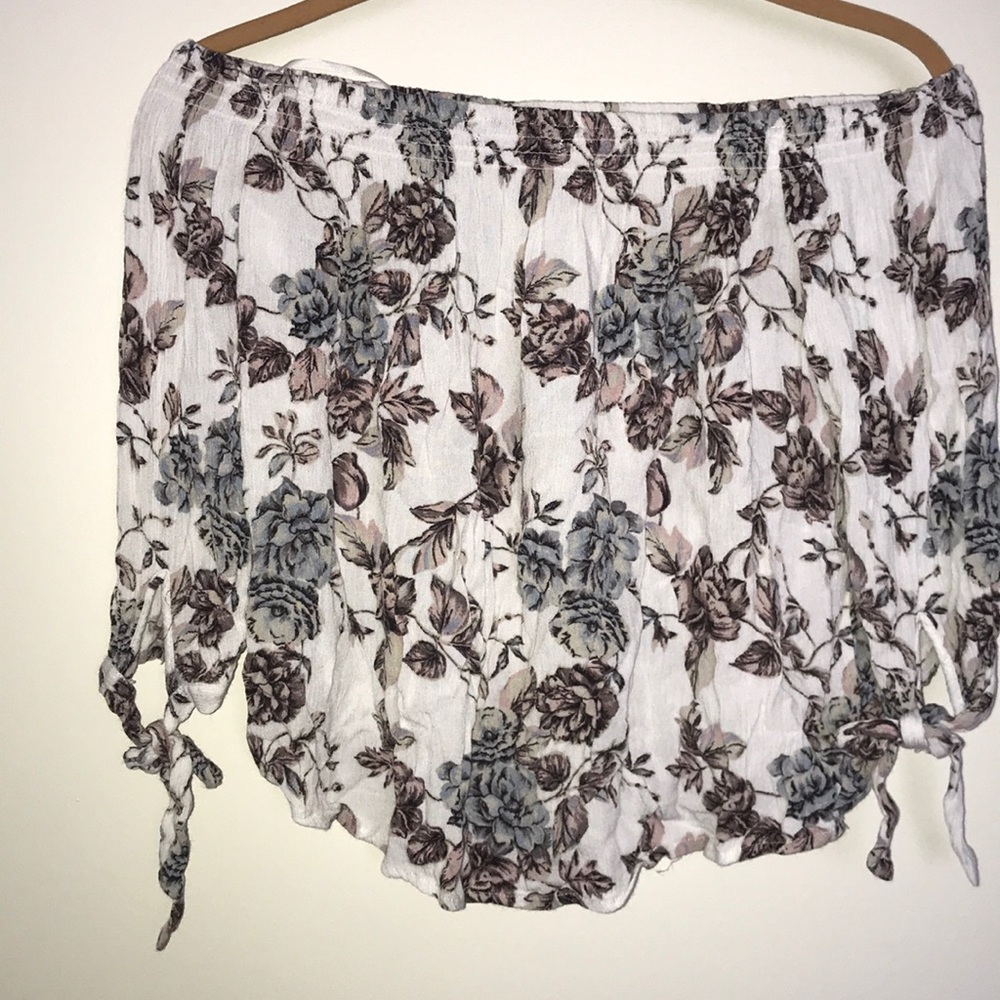 Off the shoulder blouse 🌸